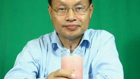 Man  drinking  fruit  smoothie Stock Footage 92793966