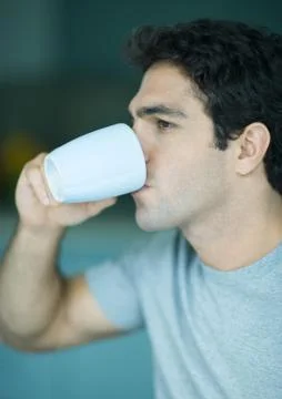 Man drinking from mug Foto stock