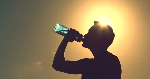 Man drinking water Vídeo Stock 118404679
