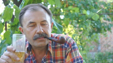 Man drinks beer Stock-Footage 25605401