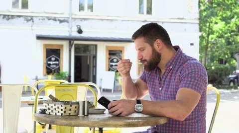 Man drinks coffee browsing smartphone 库存影片 67627501