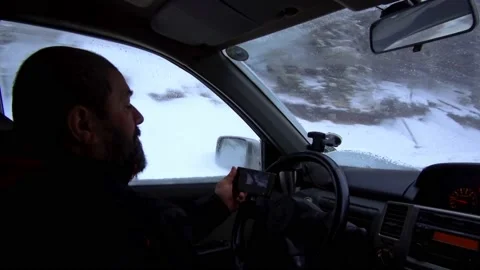 Man Driving Car In Blizzard Vídeos de archivo 170305890