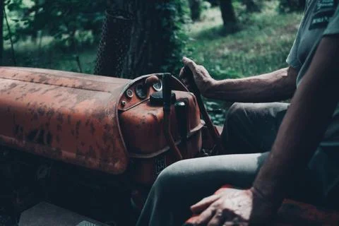 Man driving a tractor Foto stock