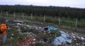 man on the  dump trash by the road HD видео футажи