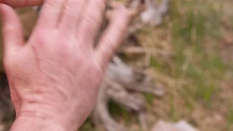 Man Dusting Off Hands Vídeos de archivo 132345415