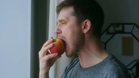 Man eat apple. Video stock 237945274