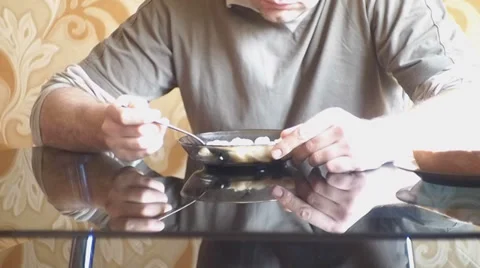 Man eat dumplings Video stock 35740833