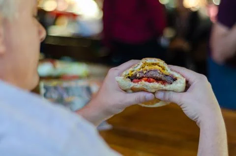 The man eats hamburger with pleasure. Foto stock