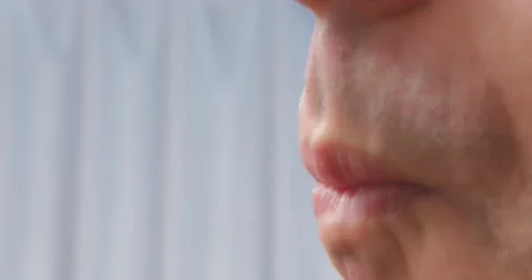 A man eats a mandarin close-up. 스톡 동영상 168281522