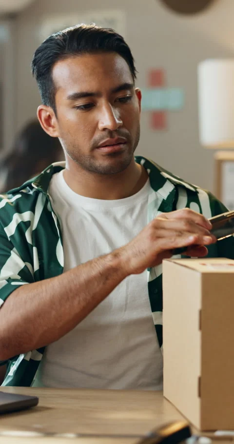 Man, ecommerce and box or phone for shipping scanning code or dropshipping Stock Footage 254941501