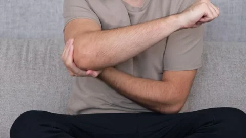 Man elbow pain Stock-Footage 255525389