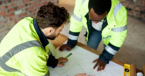 Man, engineer and team at site with document, blueprint and drawing for arc.. Foto stock