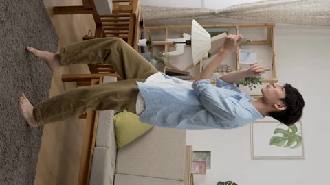 Man enjoying dancing to the music Vídeo Stock 230207271