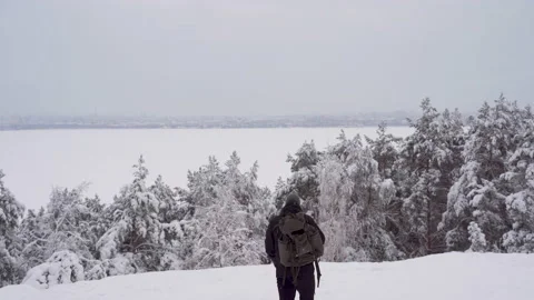 Man enjoying the winter landscape Stockbeeldmateriaal 146975372