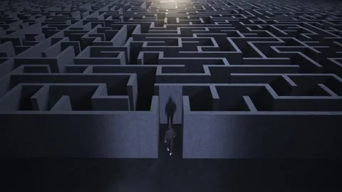 Man entering to dark labyrinth. Vídeo Stock 289749125