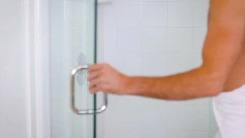 Man Entering The Shower 動画素材 221384200