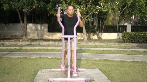 Man on exercise equipment outdoor slow motion 스톡 동영상 106485656