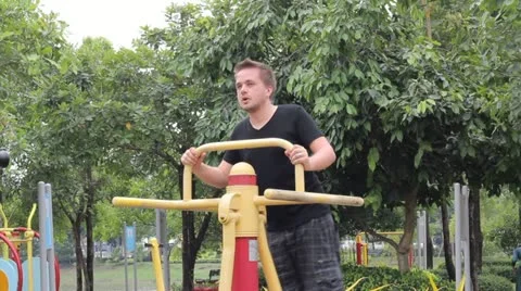 Man Exercises At The Park 스톡 동영상 10866241