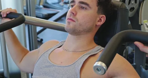 Man Exercising on Chest Press Machine in Gym 스톡 동영상 323773992