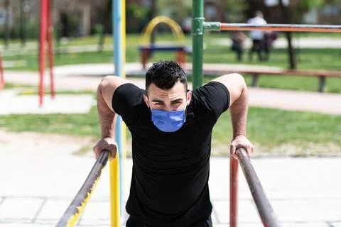 Man Exercising On Parallel Bars Outdoors Stock-Fotos