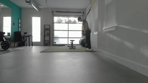 Man exercising with TRX type lunges Video stock 90828496