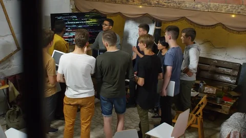 Man Explaining Codes at Programming Workshop Stockbeeldmateriaal 99471232