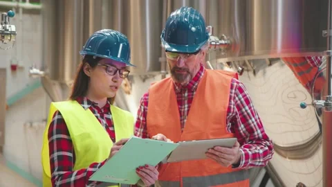 Man explaining data to female auditor 스톡 동영상 147555139