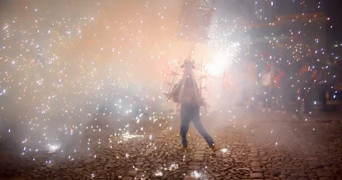 Man in Exploding Bull Costume for Las Posadas Traditional Celebration 動画素材 125789671