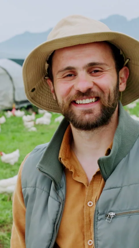 Man, face and farmer with tablet outdoor, poultry farm and sustainable business Vídeo Stock 340003267