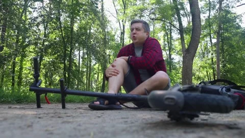 Man fall when riding an electric scooter. Riding an e-scooter without protective Video stock 247360249