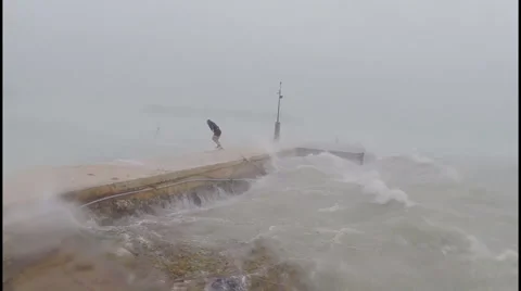 Man falls off dock during hurricane Video stock 42958621