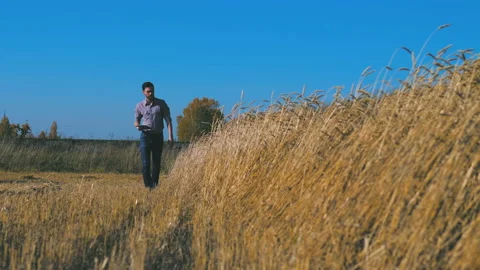 A man is a farmer working in the field. Vídeo Stock 97327926