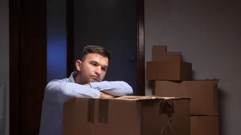 Man feeling sad and tired during moving house process Vidéo 318980744