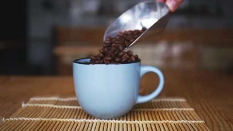 Man fills a full cup with roasted aromatic coffee beans Stock-Footage 150402575