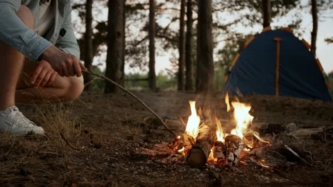 Man by the fire Vidéo 124694511