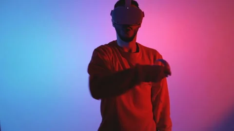 Man first time virtual reality cuts fruits and vegetables Video stock 143639268