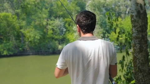 Man fishing in river Видео 82723774