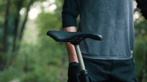 Man fixes bicycle saddle, close-up Video stock 93366547