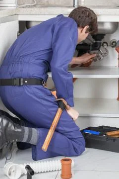 Man fixing pipe Foto stock
