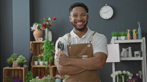 Man florist holding pruning shears and bouquet, arms crossed and smiling in.. Stock Footage 337438973