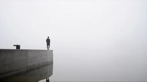 Man in fog Vidéo 25461928