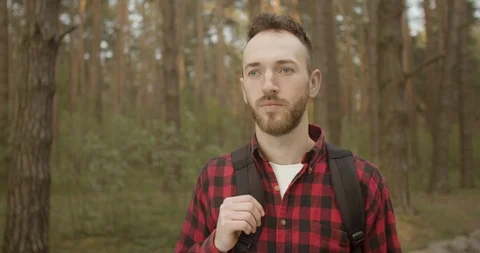 Man in Forest 動画素材 109115145