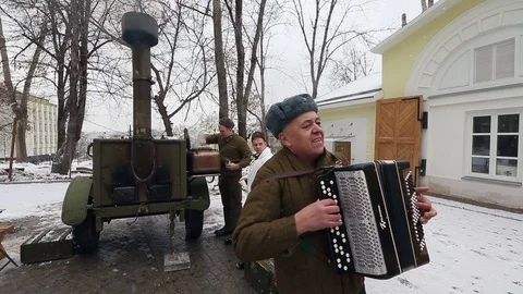 A Man In The Form Of A Soviet Soldier playing during a folk concert Vidéo 70043347