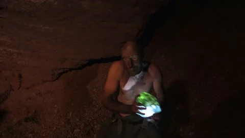 A man found a diamond treasure. The gold digger found the treasure. 動画素材 147447136