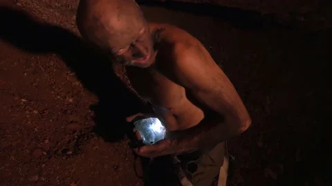 A man found a diamond treasure. The gold digger found the treasure. 動画素材 147456088