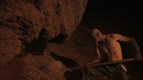 A man found a diamond treasure. A man digs with a shovel and looks for gold in a 動画素材 147447696