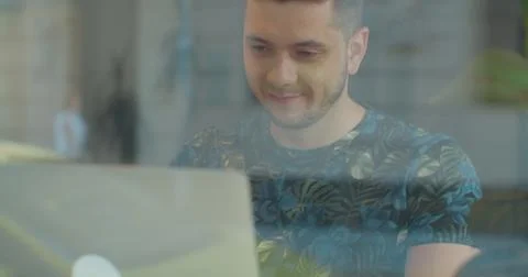 Man freelancer using laptop online working in internet, guy typing on computer Foto stock