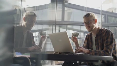 Man freelancer working on a laptop in cafe Stock Footage 171672991