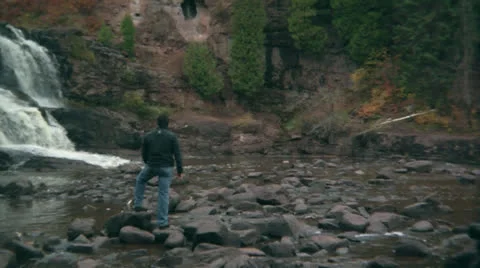 Man Gazes at Waterfall 2 W Vidéo 24234133
