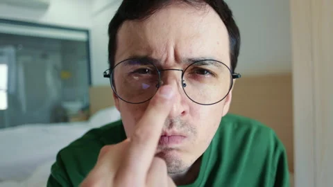Man with glasses and a serious face staring at the camera Vídeo Stock 337365267